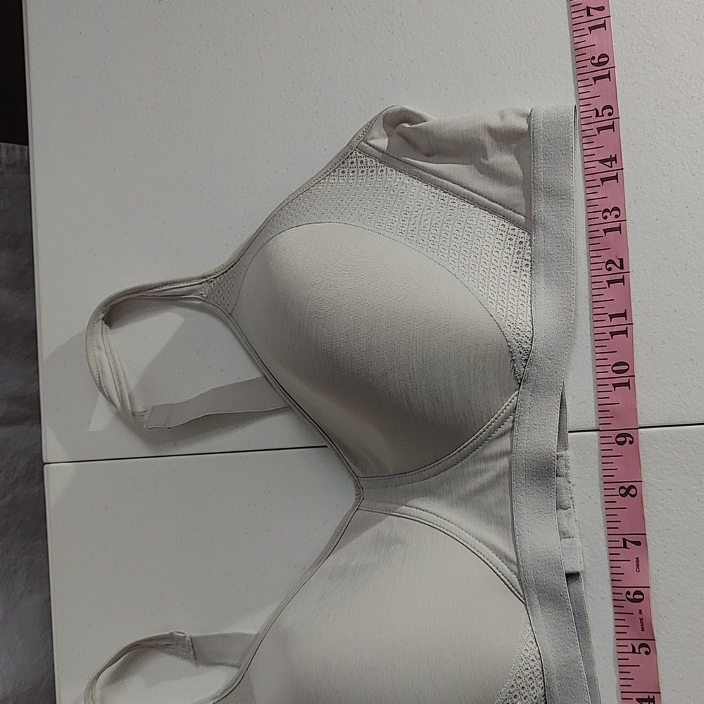 Hanes Bra - Picture 6 of 7